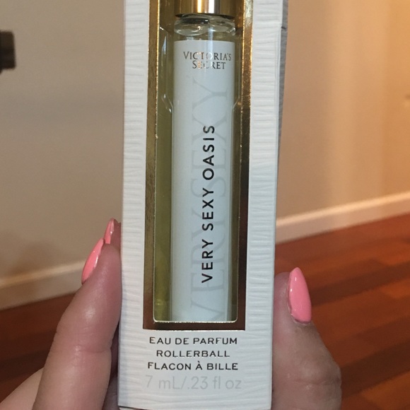BRAND NEW Victoria’s Secret parfum rollerball “Very Sexy Oasis” NWT - Picture 2 of 4